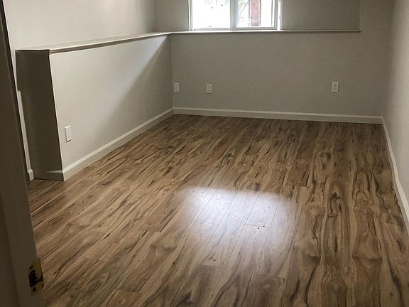 2nd image of 790 Edinburgh St