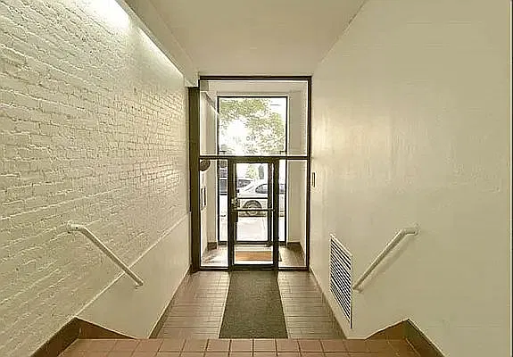 Rented by Buchbinder & Warren | media 10