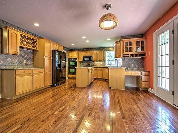 4th image of 118 Oakview Dr