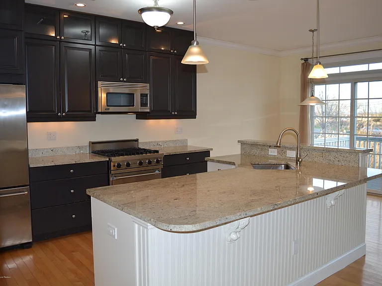 606 Park Ave — Photo 2