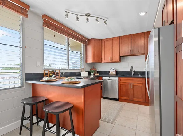 24 Hialoa St APT 43, Honolulu, HI 96817