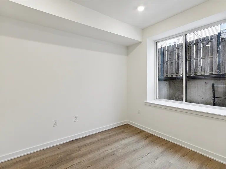 1533 N Sydenham St #A — Photo 6