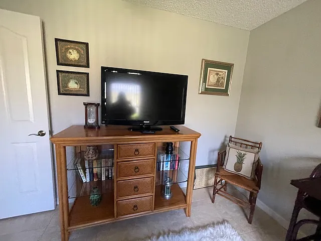 2126 Sansores St — Photo 26