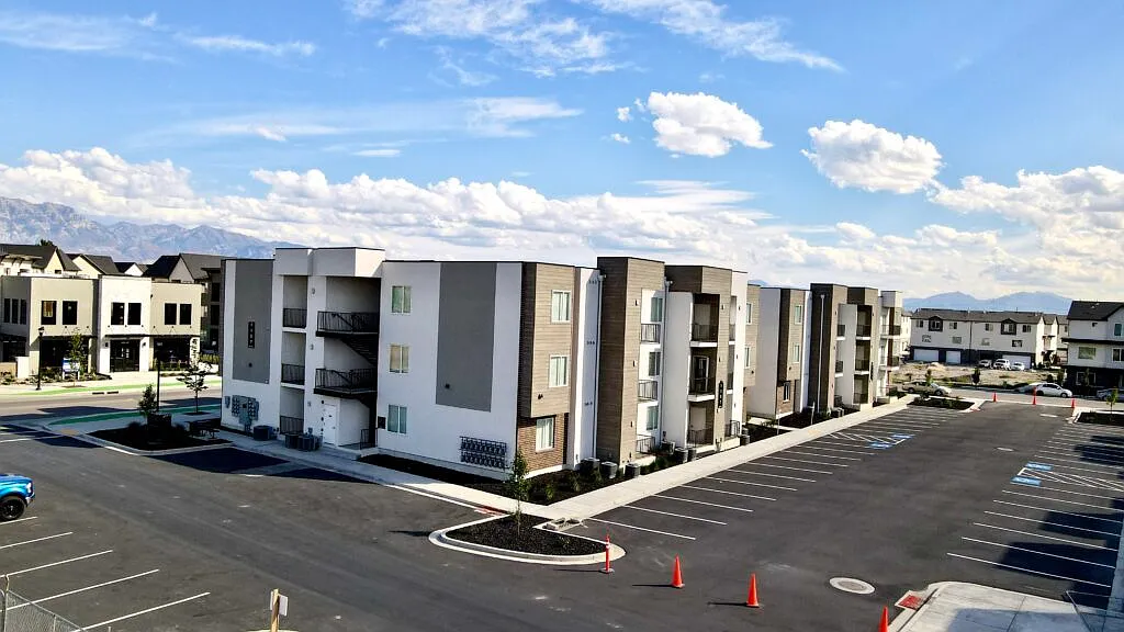 Yard Bldg 05: Unit 206 Type 2: Standard - 206 — Photo 1