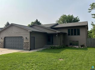 4917 E Avondale Cir, Sioux Falls, SD 57110