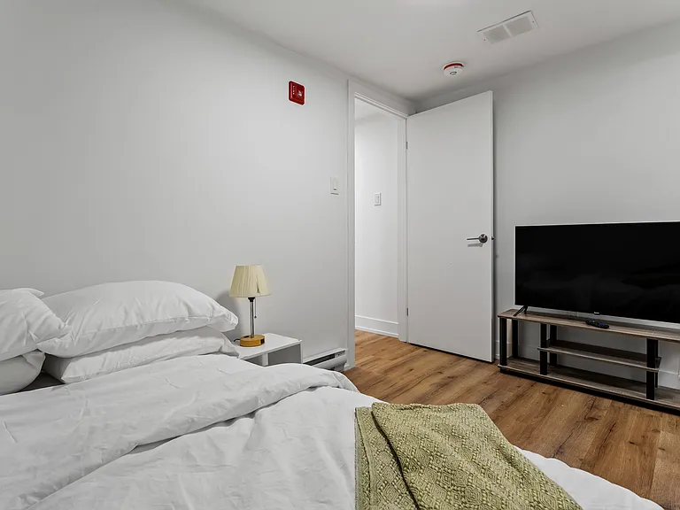 610 King St E #14 — Photo 8
