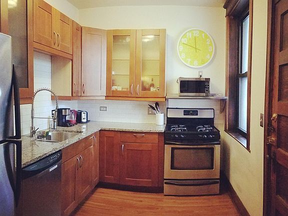 4th image of 823 W Diversey Pkwy #3