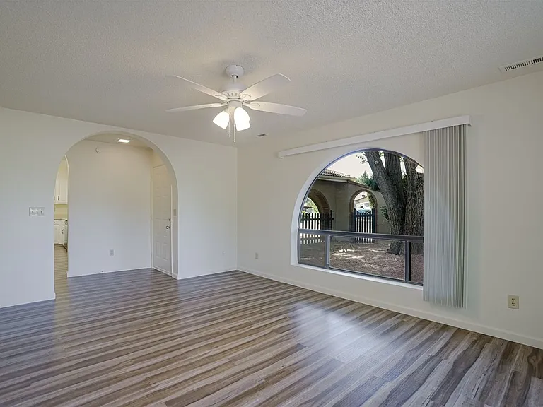 1298 N Tapadero Dr — Photo 4