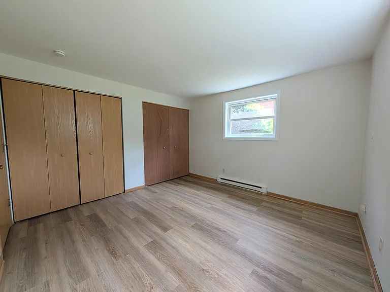 390 W Walnut St — Photo 5