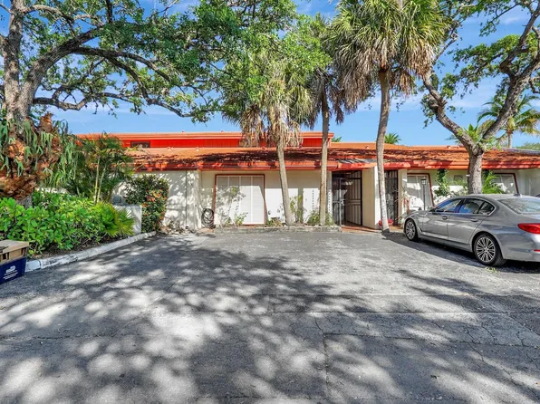 7013 Greentree Lane, Miami Lakes, FL 33014