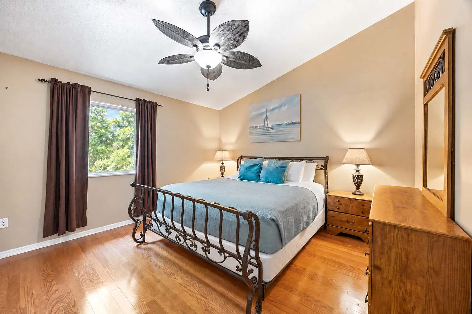 2 bed, 2.0 bath, 1119 sqft, $3,849 — Photo 4
