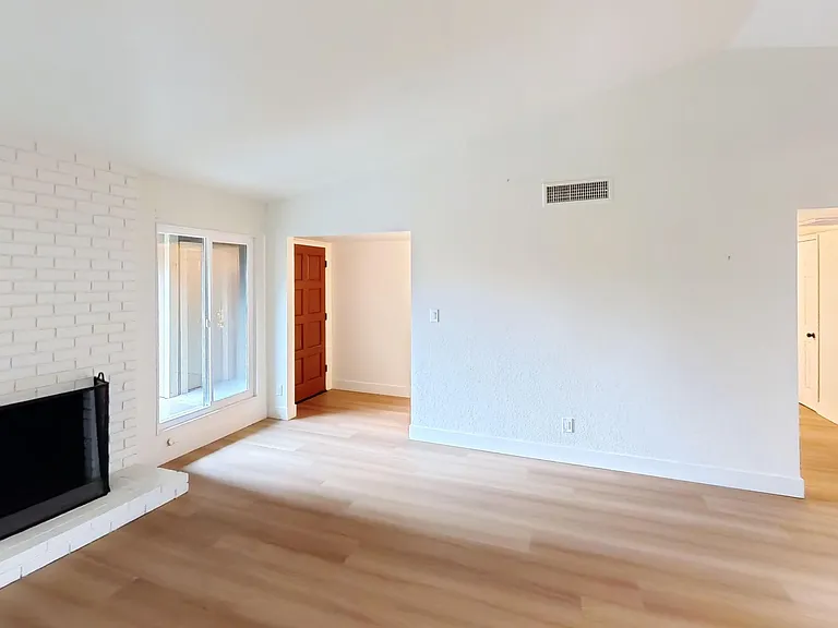 5444 N Maroa Ave #114 — Photo 12