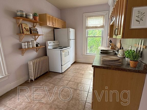 3rd image of 90 Church St