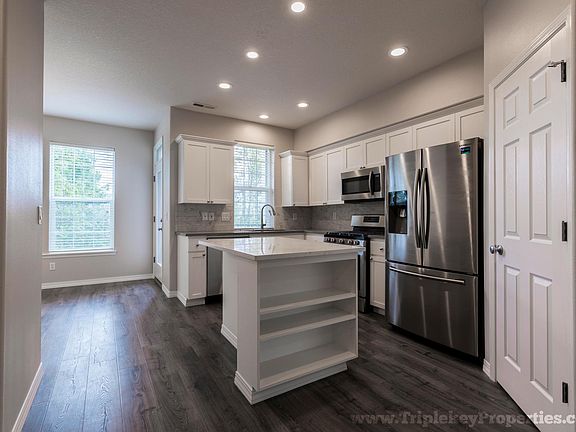 3rd image of 864 NE Caden Ave