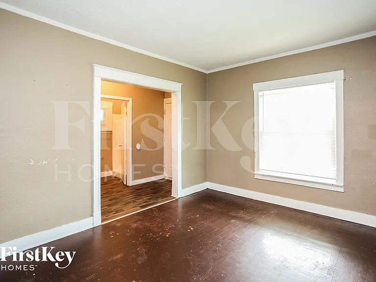 2418 Norton Ave — Photo 6