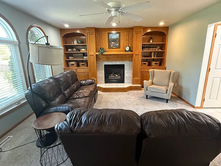 14903 Rosewood Dr — Photo 5