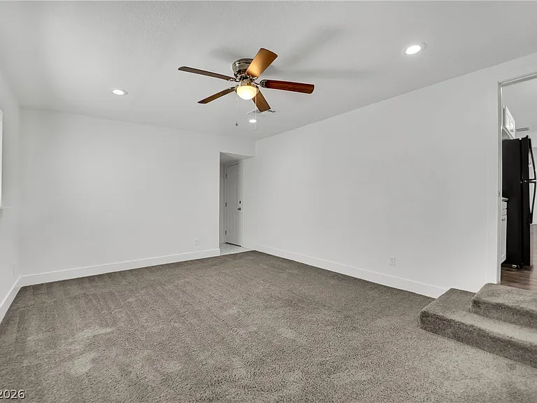 1050 Hassett Ave — Photo 13