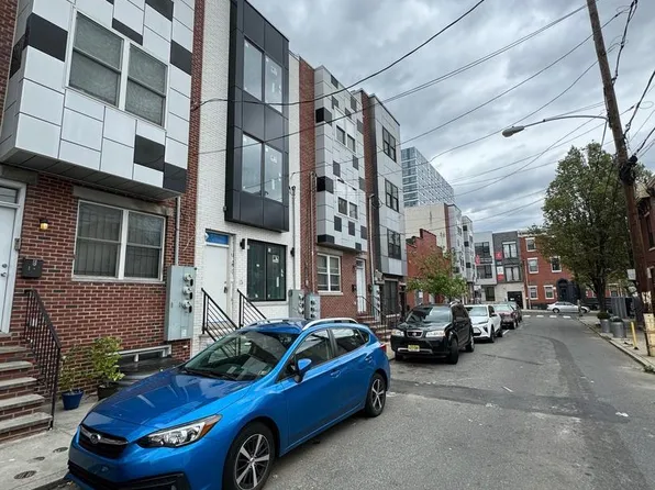 1515 W Seybert St, Philadelphia, PA 19121