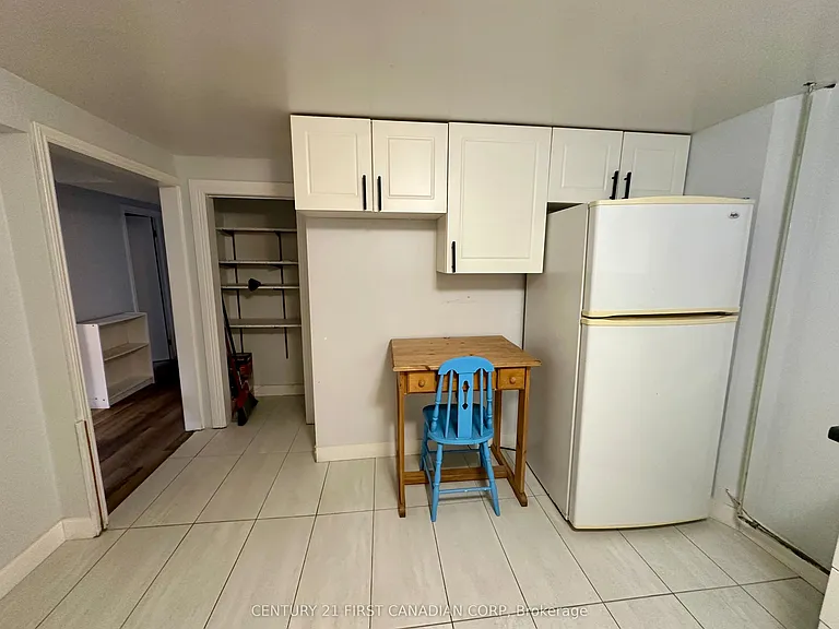 139 Britannia Ave #LOWER — Photo 12