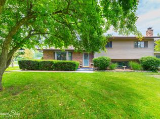 223 Liberty Ave, Fox River Grove, IL 60021