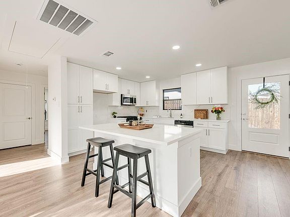 5th image of 2505 Poinsettia Dr