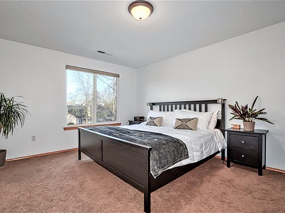 5th image of 18002 SE 20th Cir