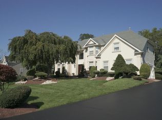 6 Dogwood Ct, Manalapan, NJ