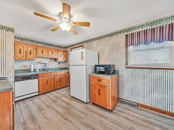 5th image of 690 Scuffling Hill Rd