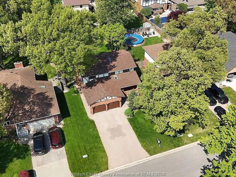 534 Michael Cres — Photo 48
