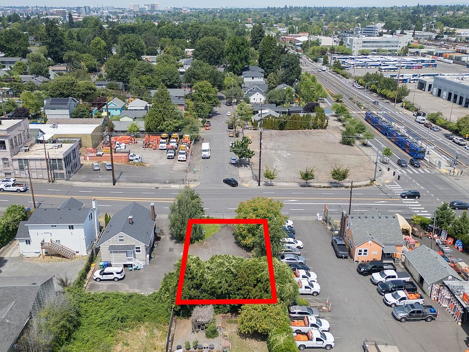 2nd image of 1590 SE Holgate Blvd