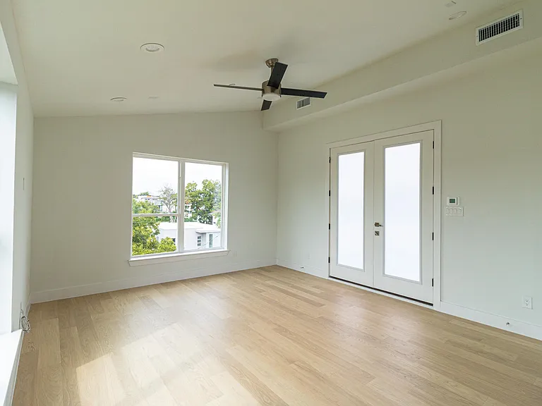 4210 Roseland Ave #104 — Photo 26