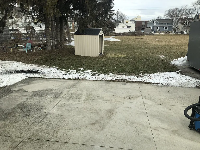 111 E Follett St — Photo 5