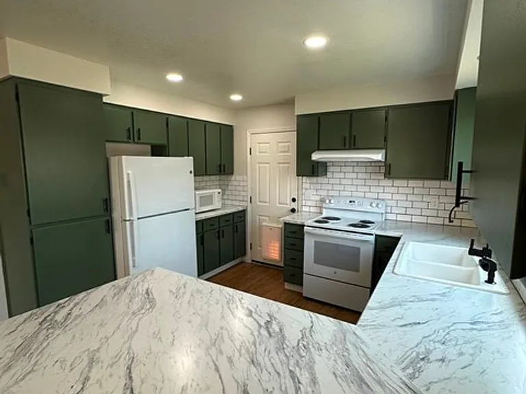 1716 Lakeview Ave — Photo 5