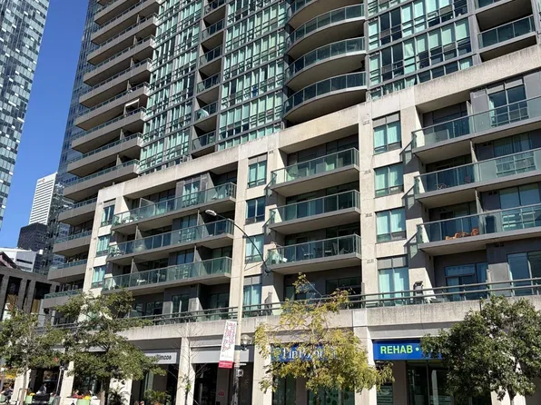 51 Lower Simcoe St #605, Toronto, ON M5J 3A2