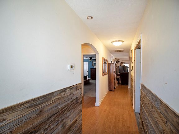 4th image of 1006 James St