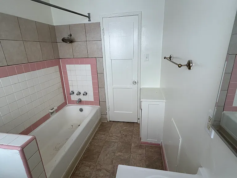 4251 S Degnan Blvd #3 — Photo 9