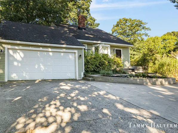 14889 Lakeshore Dr, Grand Haven, MI 49417