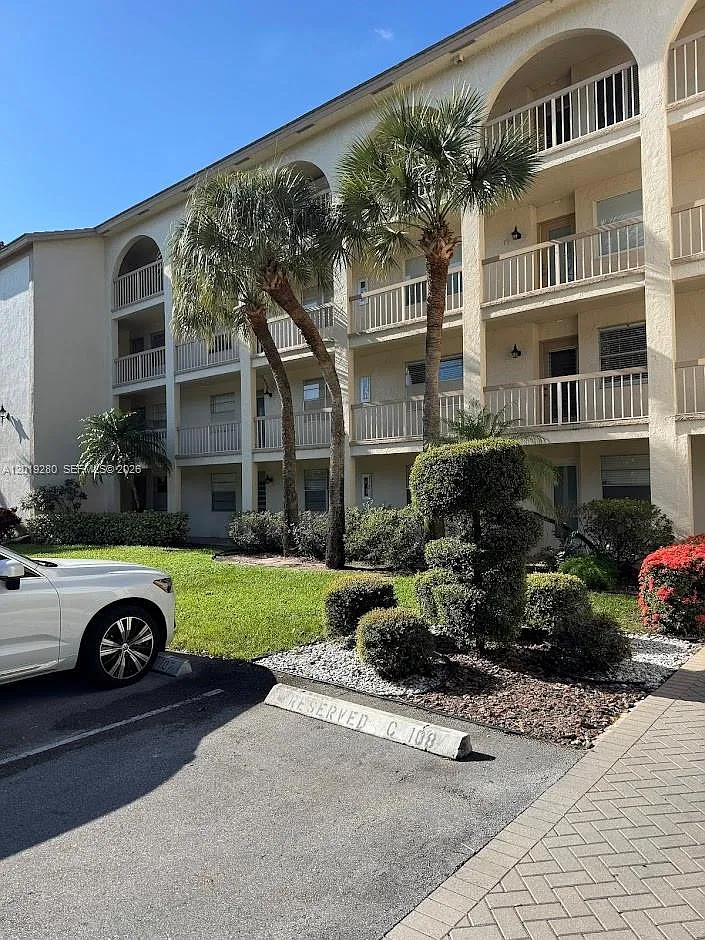 Building Photo - 4602 Martinique Way #A2