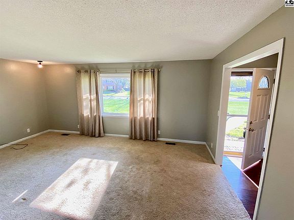 4th image of 12 Paseo Pl