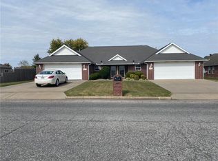 2060 Ravenwood Pl #B, Siloam Springs, AR 72761