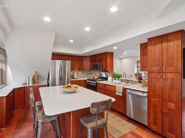 325 Kristin COURT W W, Brookfield, WI 53045