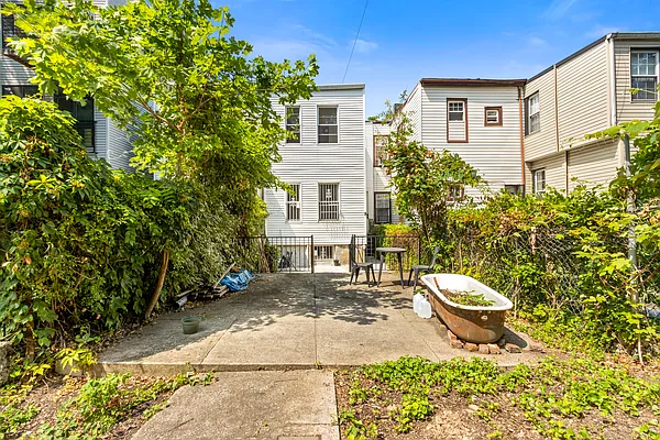 Sold by Douglas Elliman | media 16