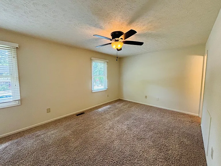 1704 Emerald St — Photo 16