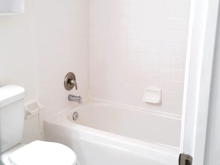 907 44th Ave E — Photo 10