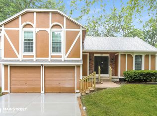 167 Nelson Cir, Olathe, KS 66061