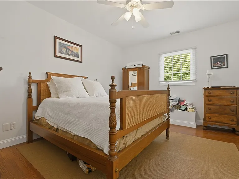 31 Cornwall Ln — Photo 32