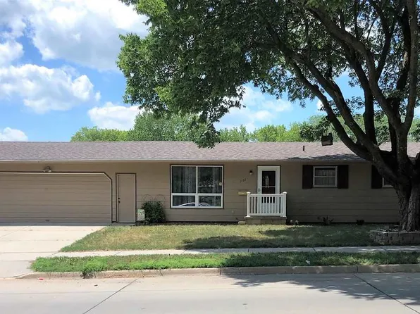 1107 Summit St, Yankton, SD 57078
