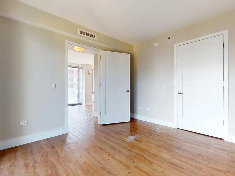 237 E 34th St #1901 — Photo 15