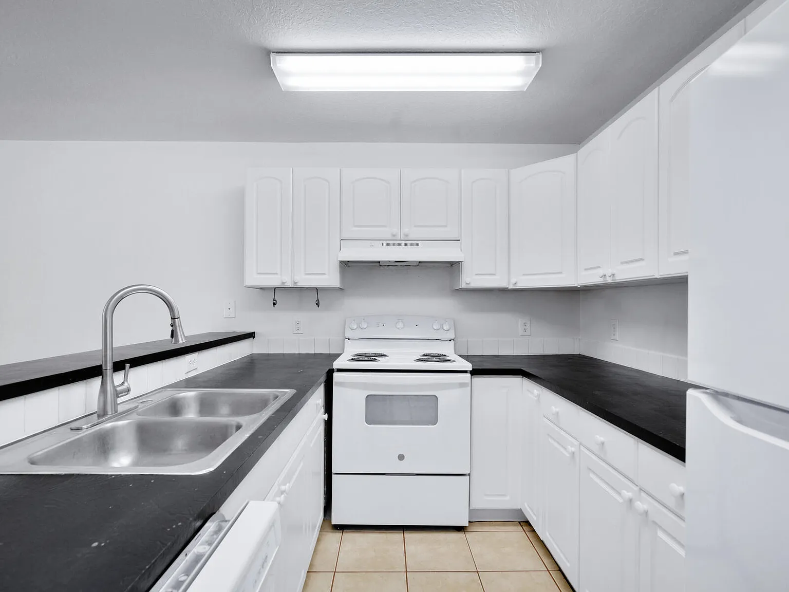 4 bed, 1201 sqft, $2,500 — Photo 4