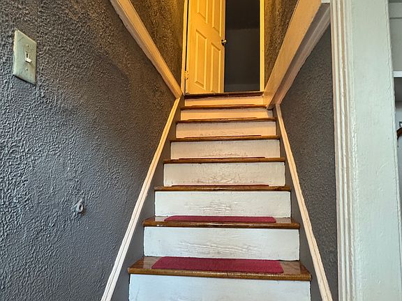 4th image of 624 Bradley St